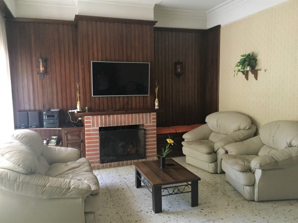 Casa en muy buen estado y calidad de construccion RETASADA!