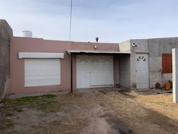 Casa con posibilidad de PERMUTA. 